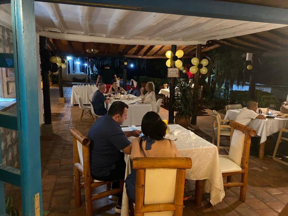 Hotel Santos De Piedra - Maranatha บาริชารา ภายนอก รูปภาพ