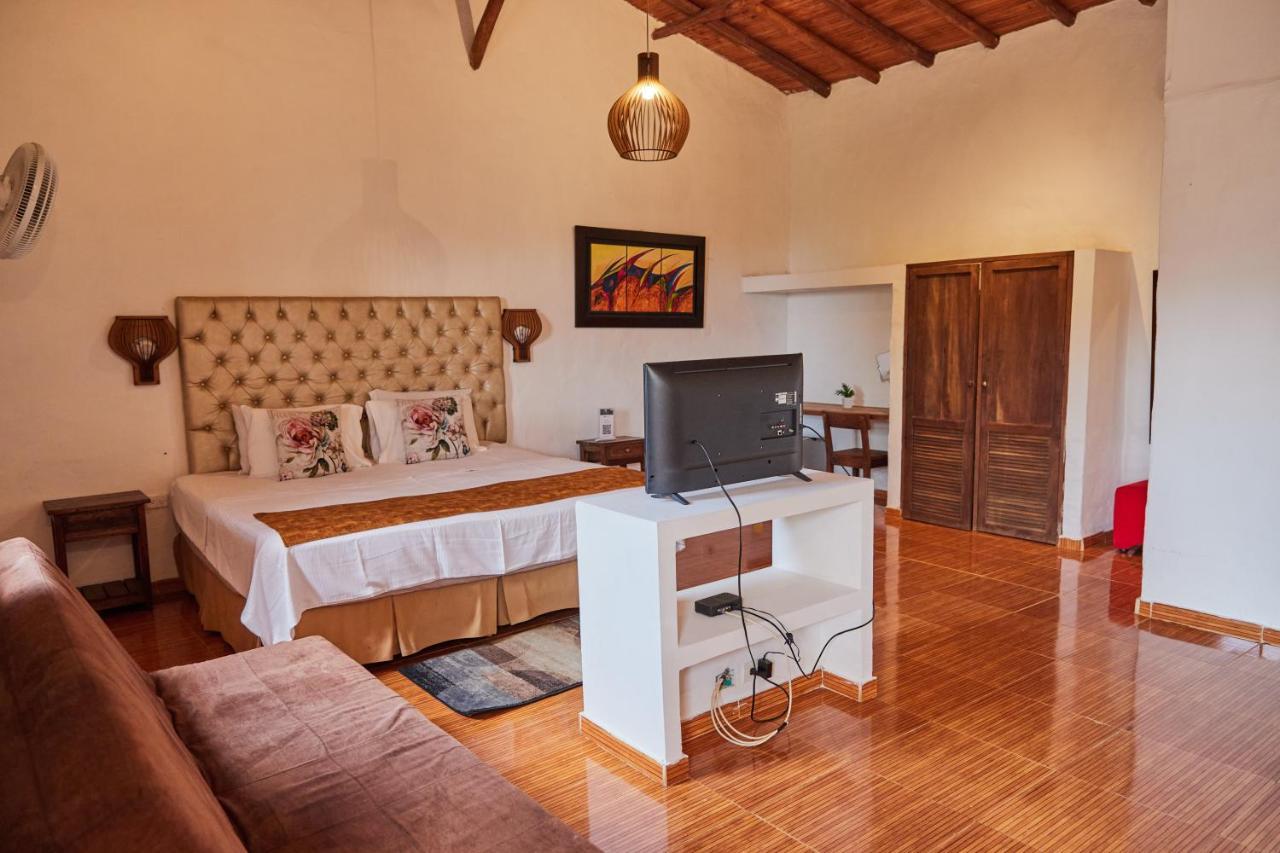 Hotel Santos De Piedra - Maranatha บาริชารา ภายนอก รูปภาพ